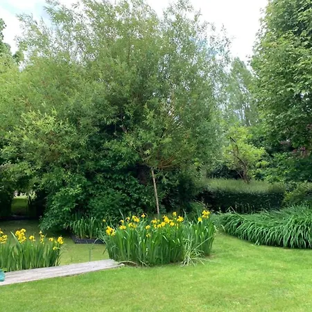 Charming W Garden, Cleaning Included Hébergement de vacances *