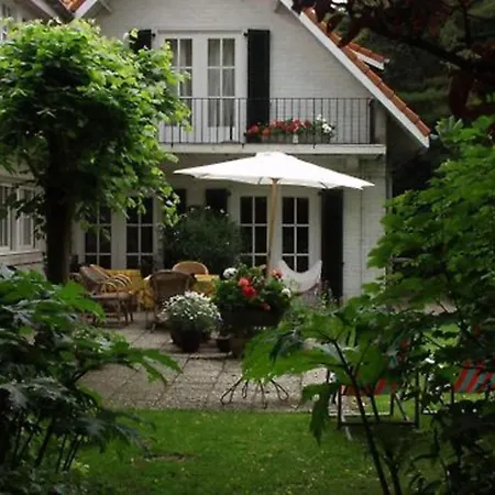 Charming W Garden, Cleaning Included Hébergement de vacances