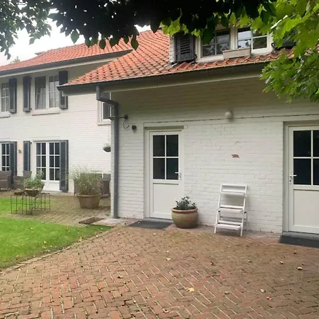 Charming W Garden, Cleaning Included *
